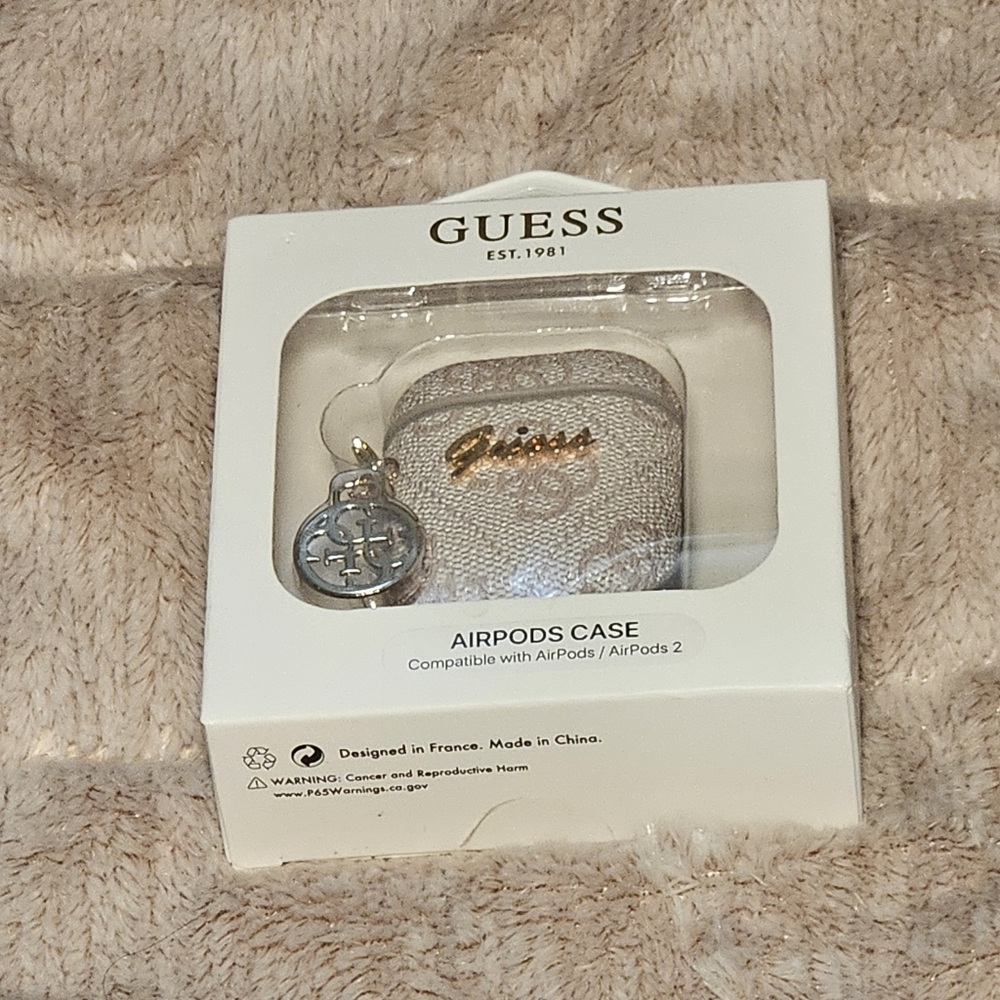 Guess Airpods Case Compatible With Airpods/Airpods 2 leather beige/gold details - Picture 5 of 5
